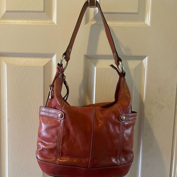 Fossil leather distressed red Medium bucket style shoulder bag stitching accent - Picture 2 of 14